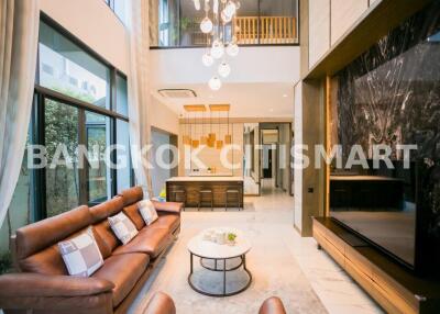 House at The Gentry Ekamai Ladprao for rent
