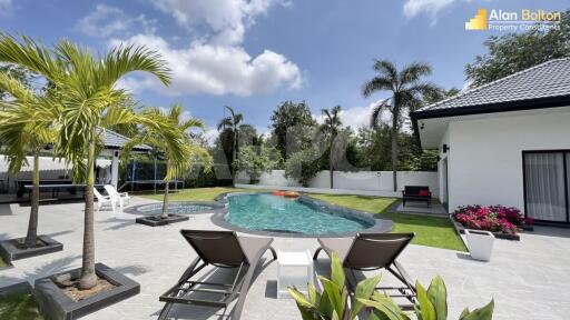 5 Bedrooms 4 Bathrooms in East Pattaya