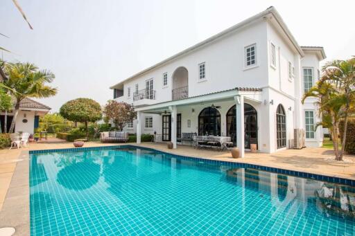 Exquisite Pool Villa: 1+ Rai Plot, 4 Beds, 5 Baths