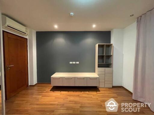 2-BR Condo at Sompob House near BTS Wongwian Yai