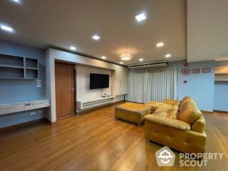 2-BR Condo at Sompob House near BTS Wongwian Yai