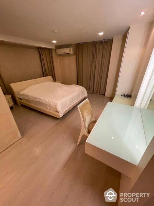 2-BR Condo at Sompob House near BTS Wongwian Yai