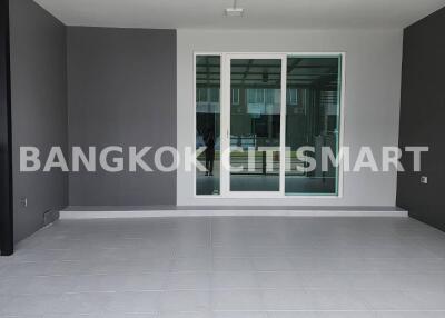 Townhouse at Pleno Ramintra Bangchan Station for sale