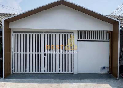 2 Bedrooms Townhouse in Chatkaew Village East Pattaya H011717