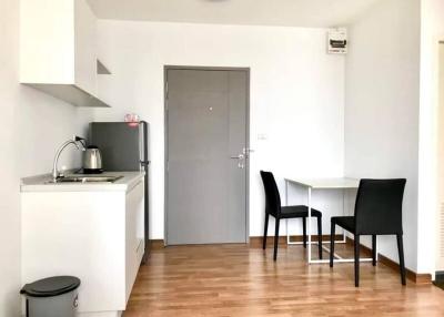 Modern compact kitchen with dining area