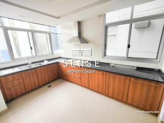 Large 3 bed pet friendly for rent near Asoke