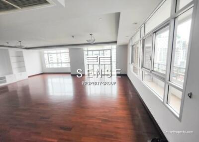 Large 3 bed pet friendly for rent near Asoke