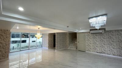 Renovated Duplex Huge Terraces