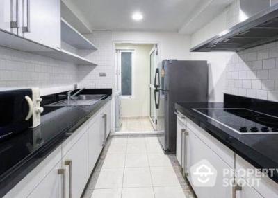 2-BR Condo at Baan Siri Ruedee Condominium near BTS Phloen Chit