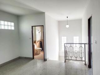 Spacious unfurnished building with open entryway, visible bathroom, and balcony