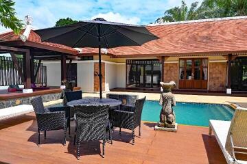 Private pool villa with 3 bedrooms for rent. This villa is located in Choeng Thale