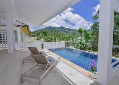 Mountain view 3 bedroom villa with private pool in Kathu