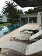 Large garden 4 bedroom villa with private pool for rent in Kathu