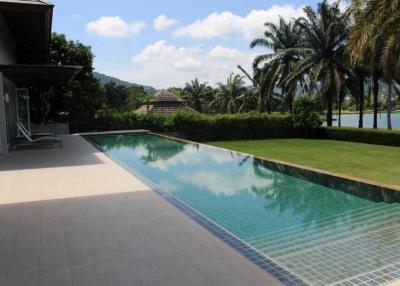 Large garden 4 bedroom villa with private pool for rent in Kathu