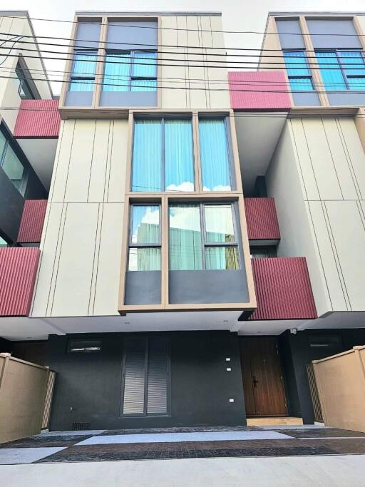 Townhouse for Rent at Baan Klang Muang Classe Sukhumvit 77