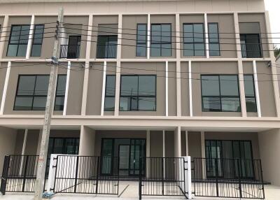 Townhouse for Rent at Patio Srinakarin-Rama9