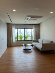 Condo for Rent at Baan Phloen Chit