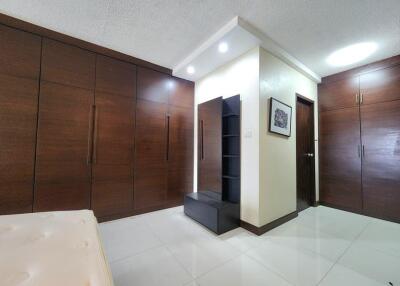 Condo for Rent at Hillside 4