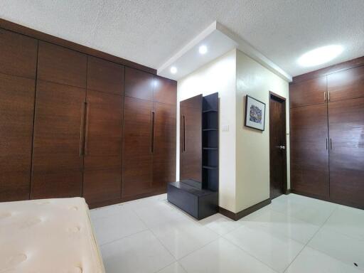 Condo for Rent at Hillside 4
