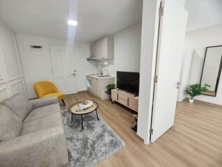 Condo for Sale at The Clover