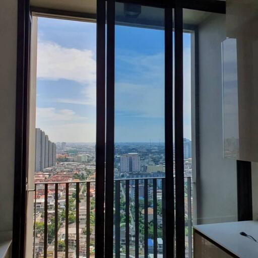 Condo for Rent at Whizdom Essence Sukhumvit 101