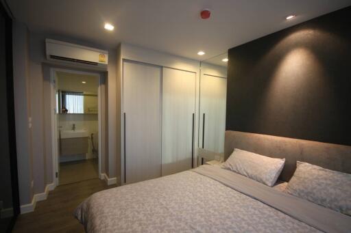 Condo for Rent at The Room Sukhumvit 40