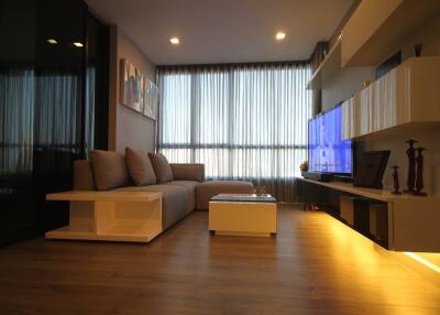 Condo for Rent at The Room Sukhumvit 40