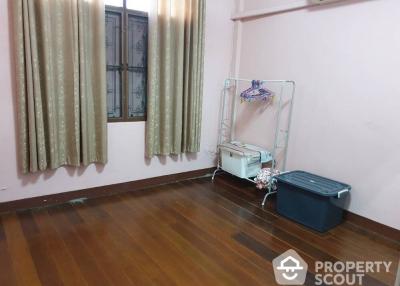 2-BR Townhouse near MRT Sam Yan