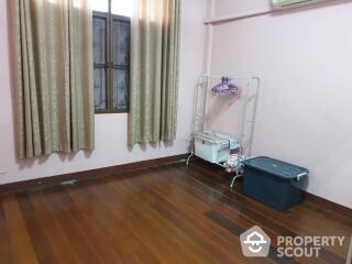 2-BR Townhouse near MRT Sam Yan