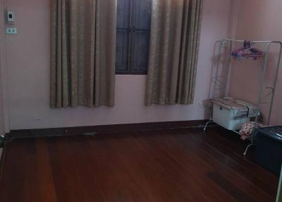 2-BR Townhouse near MRT Sam Yan