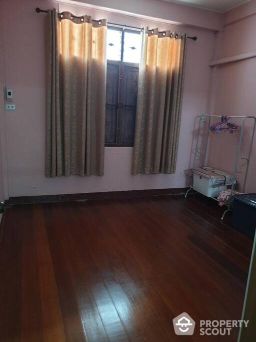 2-BR Townhouse near MRT Sam Yan