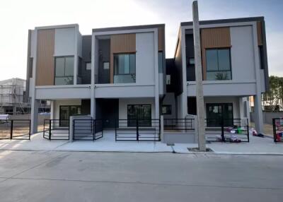 House for Rent at Pleno Sukhumvit-Bangna 2