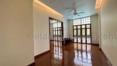 3-Bedrooms House in small compound with shared swimming pool - Thong Lo BTS