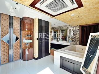 Sky Residences Pattaya – 3 bed 4 bath in Pratamnak PP10372