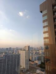 Condo for Rent at Life Asoke Hype