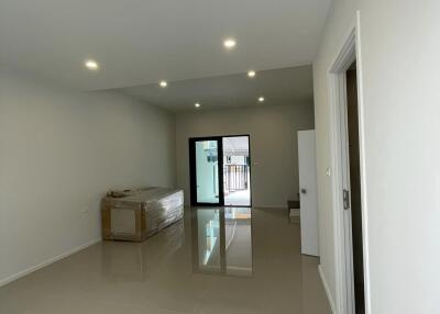 House for Rented at PLEX Onnut - Wongwaen