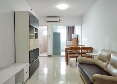 1 Bedroom Condo for Rent at Supalai Park Ekamai-Thonglo
