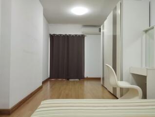 1 Bedroom Condo for Rent at Supalai Park Ekamai-Thonglo