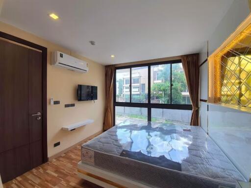 1 Bedroom Condo