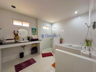 4 Bedrooms House East Pattaya H011491