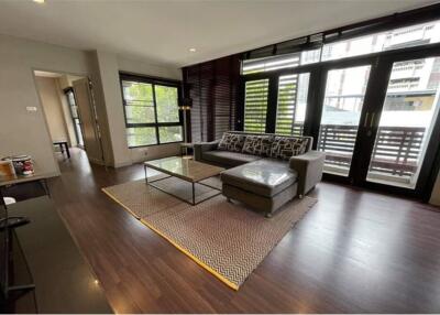 For Rent Pet friendly  newly renoavted 2 Bedrooms apartment in Phrom Phong - 920071001-12675