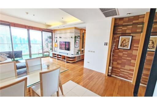 "Luxurious Condo in Central Bangkok - The Lakes Awaits!"