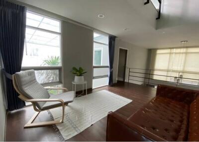 For Sale : House 3 Bedrooms in Sukhumvit, Thonglor  Close to Samitivej Hospital