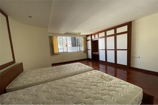 Spacious 3BR Condo with Maid Room - Grand Ville House 1, Sukhumvit 24