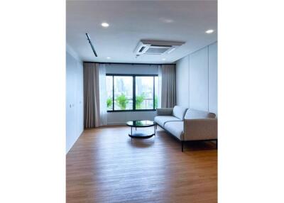 Newly Renovated High-Floor 2Beds / 2 Baths Condo with City Views - Near BTS Pleonchit"