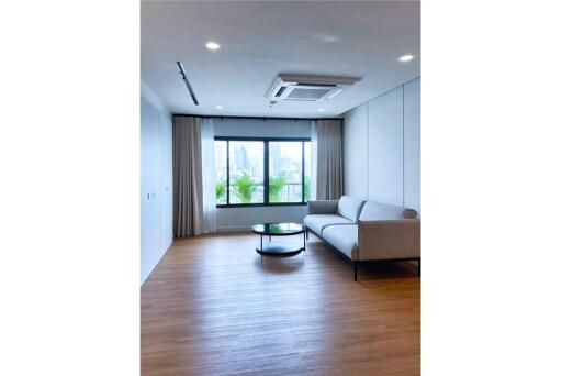 Newly Renovated High-Floor 2Beds / 2 Baths Condo with City Views - Near BTS Pleonchit"