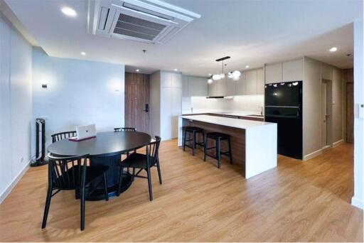 Newly Renovated High-Floor 2Beds / 2 Baths Condo with City Views - Near BTS Pleonchit"