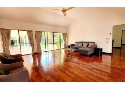 Urban Oasis: Rent 3BR House in Watthana District