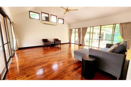 Urban Oasis: Rent 3BR House in Watthana District