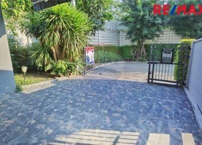 200 Sqm., 4 Beds Townhouse listed for ฿ 6,490,000.